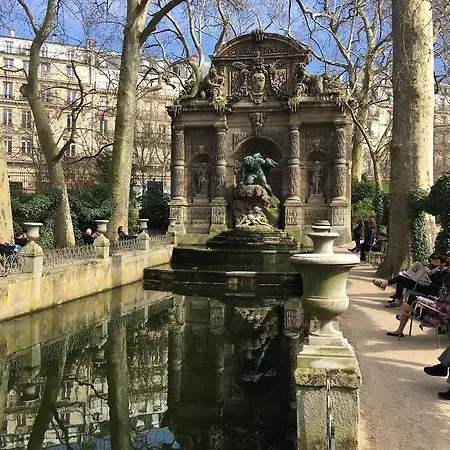 Appartement Jardin Du Luxembourg Piano Queue